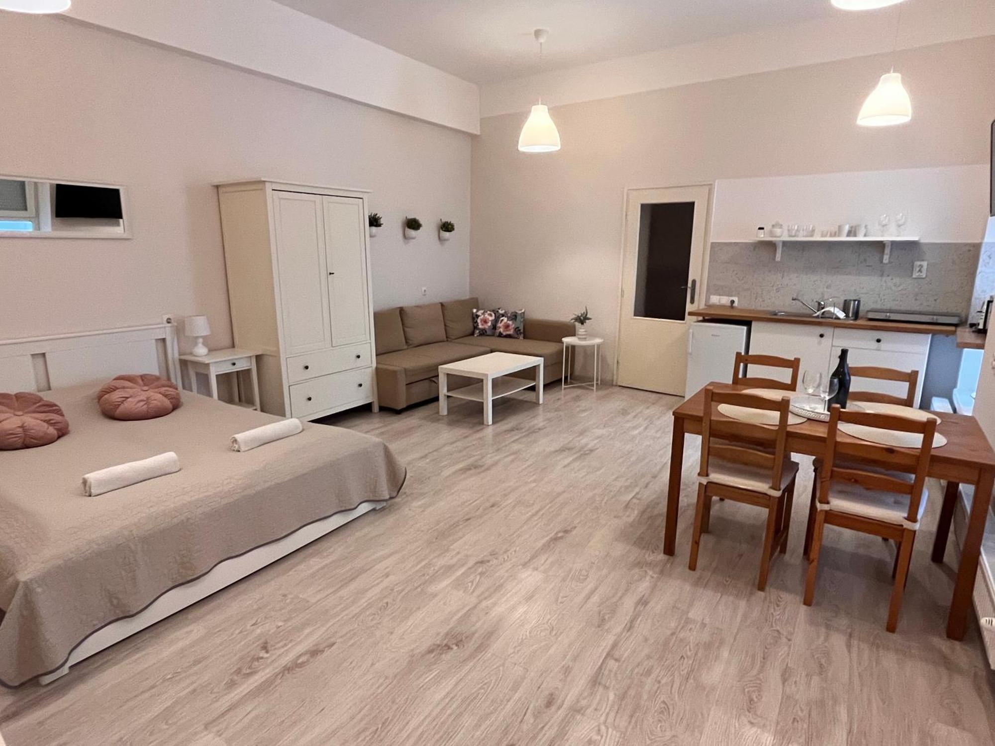 Pacsirta Apartmanhaz Eger Eksteriør billede