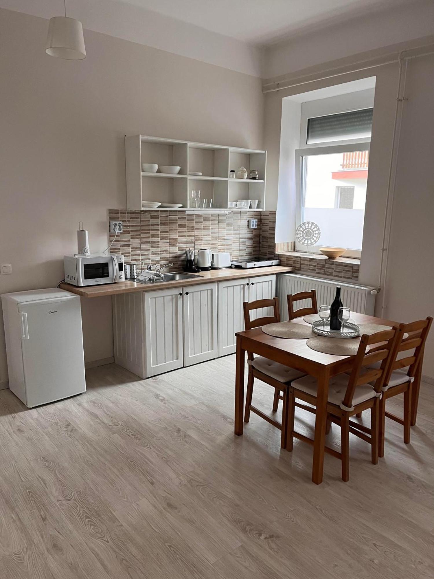 Pacsirta Apartmanhaz Eger Eksteriør billede